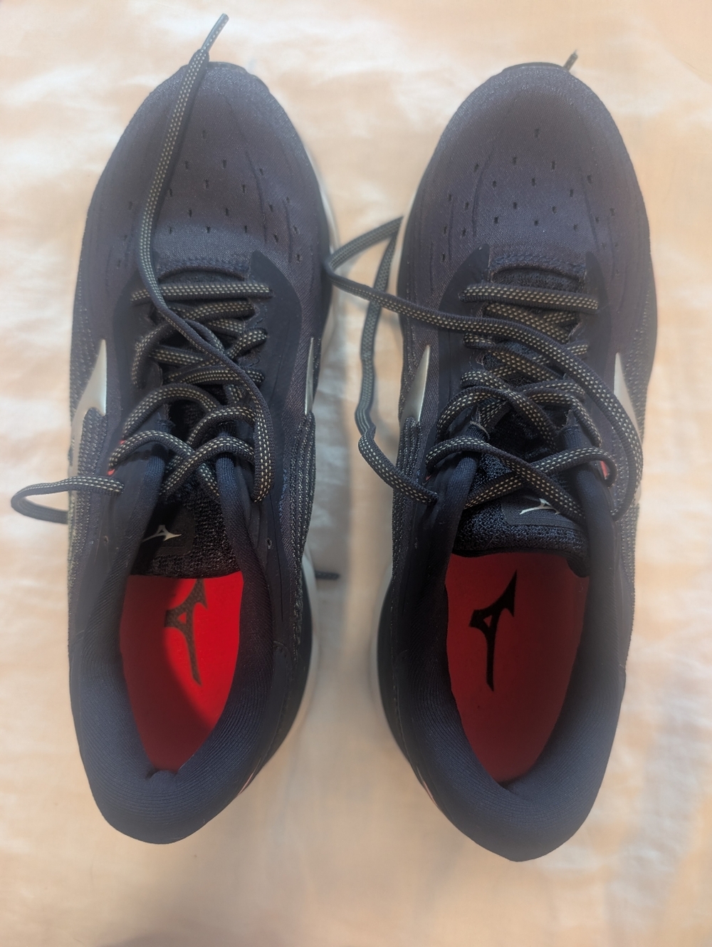 Mizuno Navy Blue Athletic Running Shoes with Red Insoles